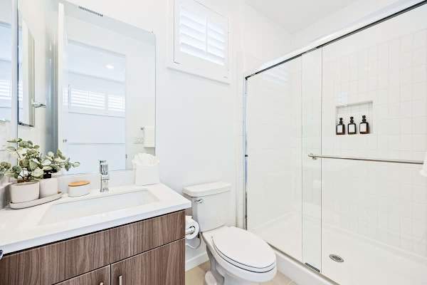 Full bath upstairs with tub – everyone's covered for showers.