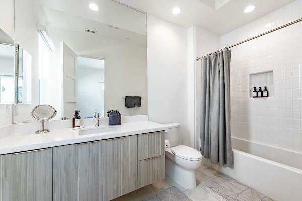 Suite 2 Bathroom