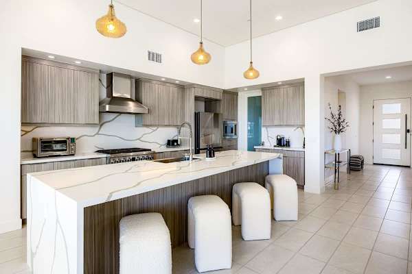 Stylish Desert Home Mountain Views & Tesla Charger