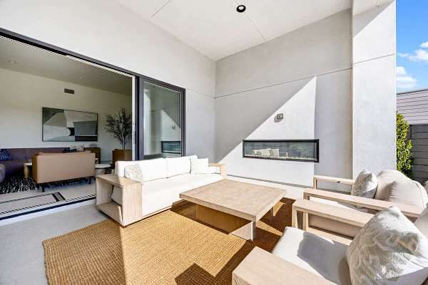 Stylish Desert Home Mountain Views & Tesla Charger