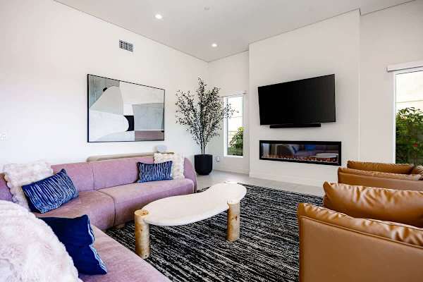 Stylish Desert Home Mountain Views & Tesla Charger