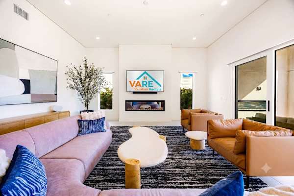 Stylish Desert Home Mountain Views & Tesla Charger
