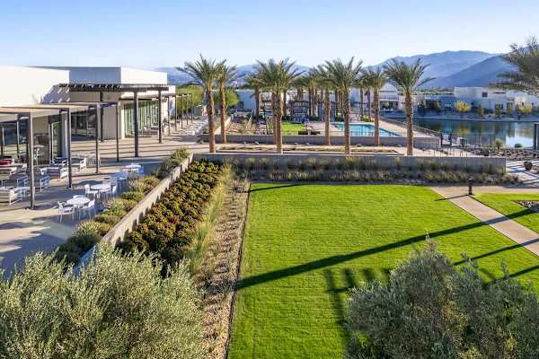 Stylish Desert Home Mountain Views & Tesla Charger