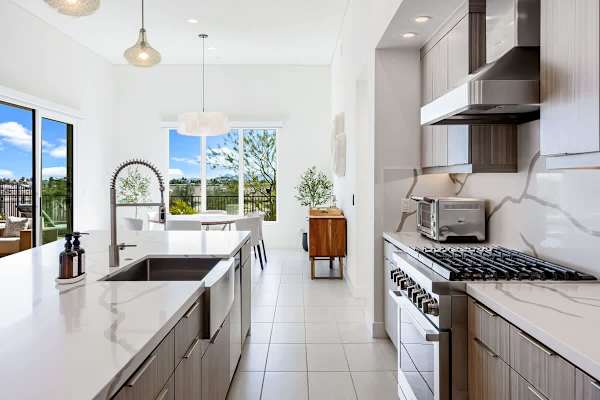 Stylish Desert Home Mountain Views & Tesla Charger