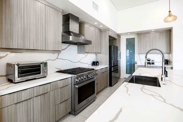Stylish Desert Home Mountain Views & Tesla Charger