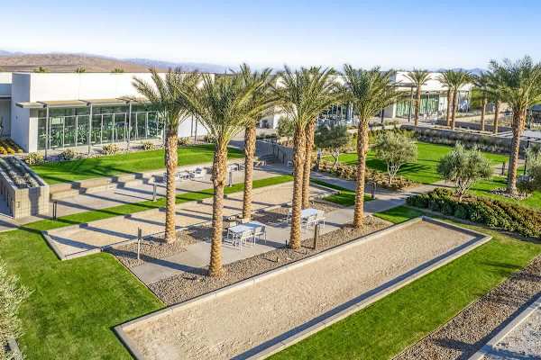 Stylish Desert Home Mountain Views & Tesla Charger
