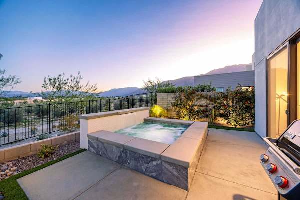 Stylish Desert Home Mountain Views & Tesla Charger