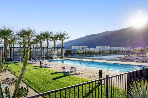 Stylish Desert Home Mountain Views & Tesla Charger