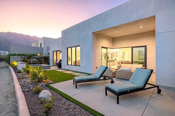 Stylish Desert Home Mountain Views & Tesla Charger
