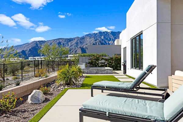 Stylish Desert Home Mountain Views & Tesla Charger