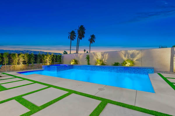 Luxe Paradiso: EV Charger, Pool, Spa & Pickleball