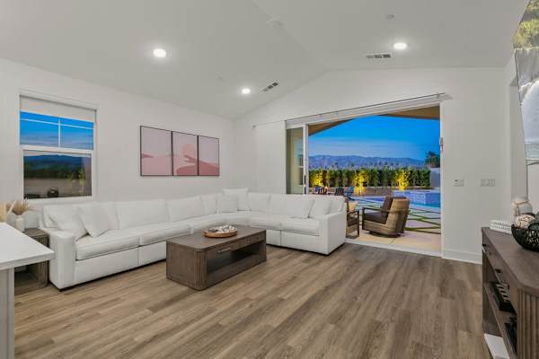 Luxe Paradiso: EV Charger, Pool, Spa & Pickleball