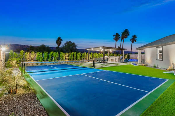 Luxe Paradiso: EV Charger, Pool, Spa & Pickleball