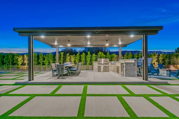 Luxe Paradiso: EV Charger, Pool, Spa & Pickleball