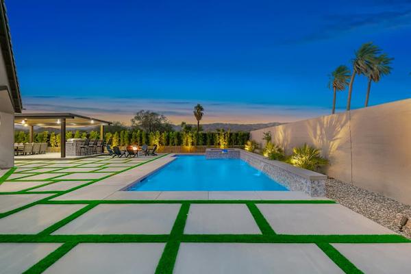 Luxe Paradiso: EV Charger, Pool, Spa & Pickleball