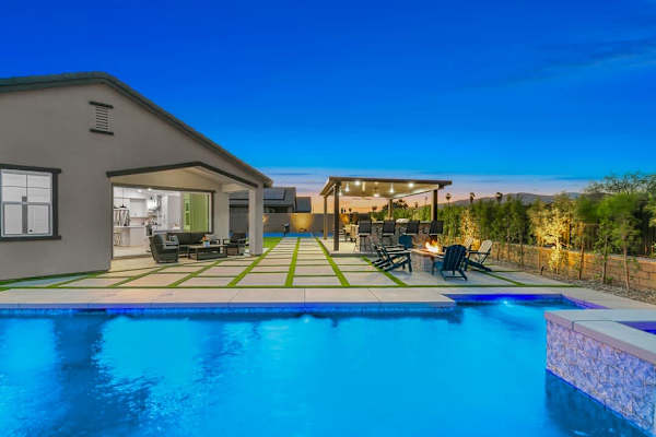Luxe Paradiso: EV Charger, Pool, Spa & Pickleball