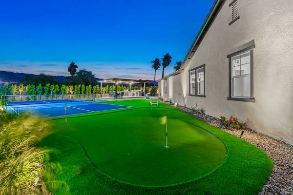 Luxe Paradiso: EV Charger, Pool, Spa & Pickleball