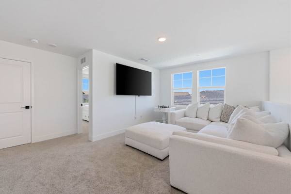 Secondary Living Room (Upstairs)