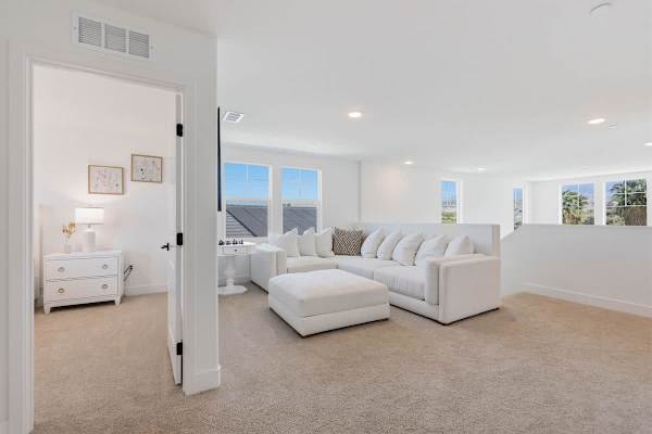 Secondary Living Room (Upstairs)