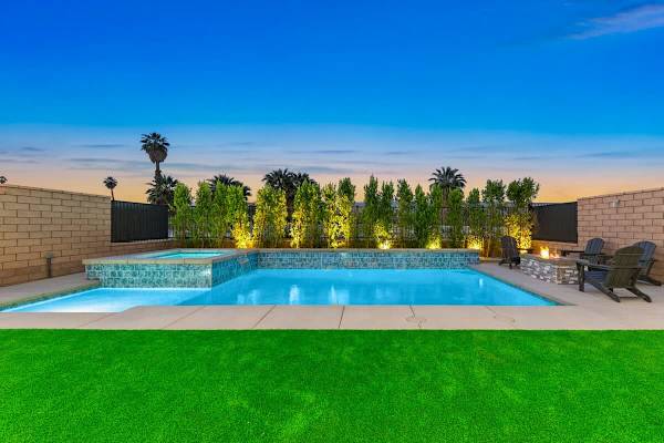 Luxe Serenity: EV Charger, Pool, Spa & FirePit