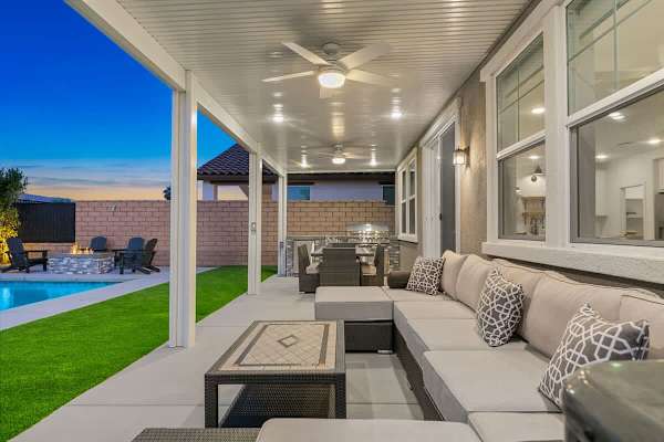 Luxe Serenity: EV Charger, Pool, Spa & FirePit