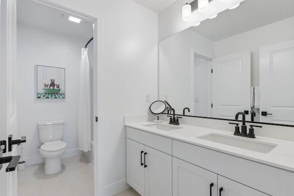 Hallway Bathroom 2 (upstairs)