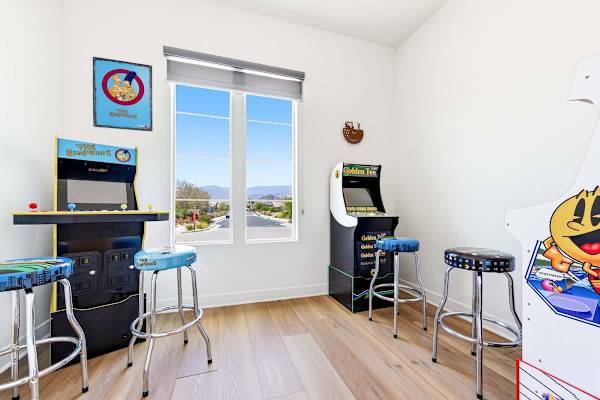 Golf Getaway | Pool, Spa, Arcades, BBQ, PGA West!