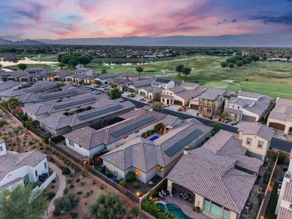 Champion Stay: EV Charger, Pool / Spa & More!