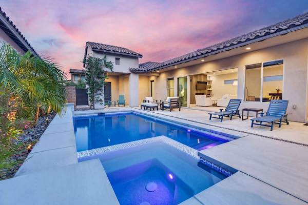 Champion Stay: EV Charger, Pool / Spa & More!