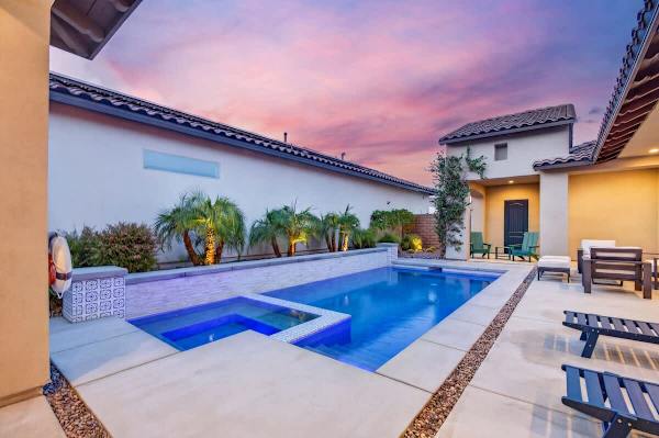 Champion Stay: EV Charger, Pool / Spa & More!