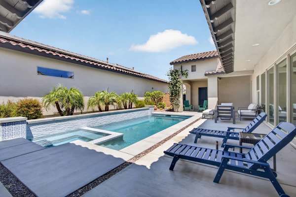 Champion Stay: EV Charger, Pool / Spa & More!