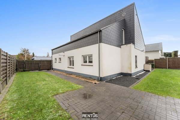 Fevery Village - home for 12 with enclosed garden