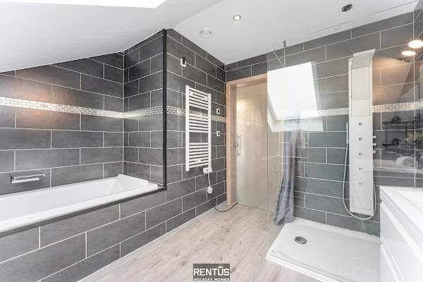 Fevery Village - home for 12 with enclosed garden