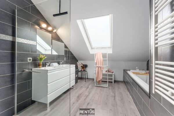 Fevery Village - home for 12 with enclosed garden