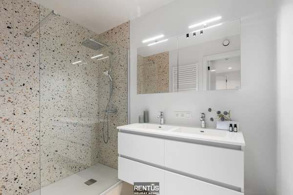 Villa 85 - stylish stay for 6 in a car-free domain in Ostend