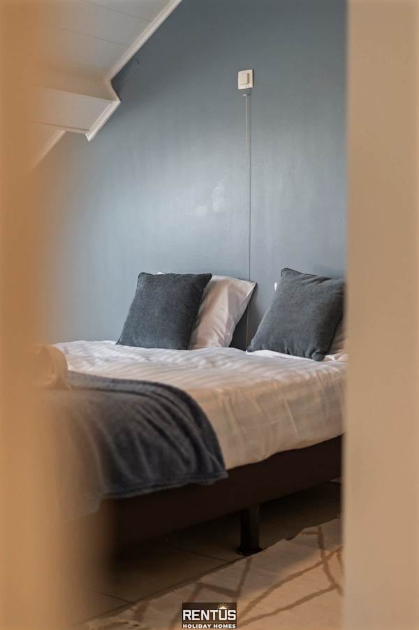 Esplanade Promenade - stay within walking distance of the beach