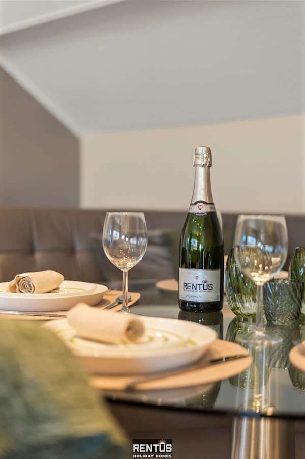 Esplanade Promenade - stay within walking distance of the beach
