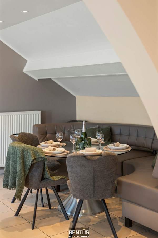 Esplanade Promenade - stay within walking distance of the beach
