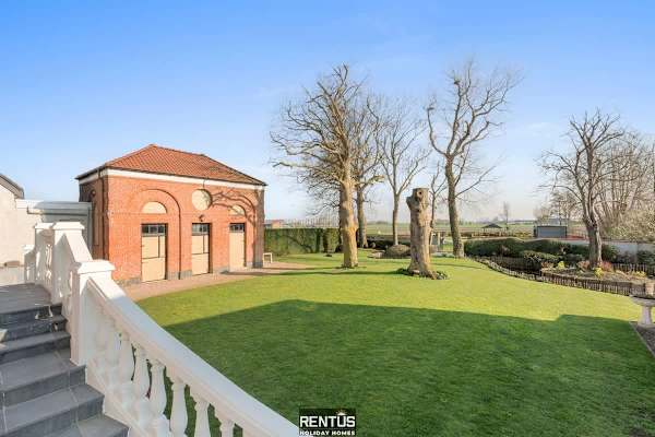 Maison Le Petit Château - luxury former monastery with pool