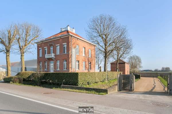 Maison Le Petit Château - luxury former monastery with pool