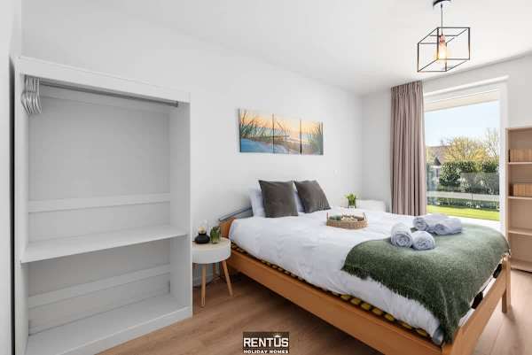 La Dolce Vickri - modern stay with garden & pool