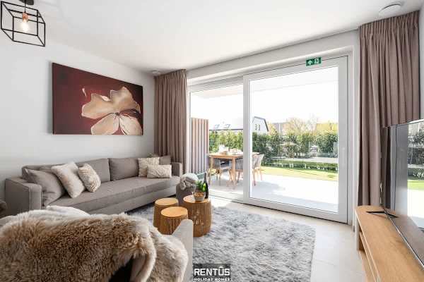 La Dolce Vickri - modern stay with garden & pool