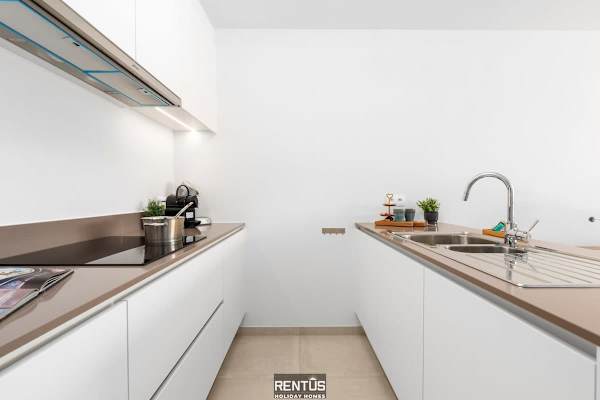 La Dolce Vickri - modern stay with garden & pool
