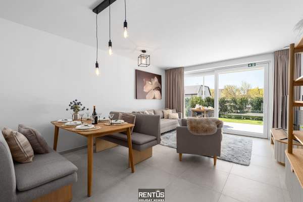 La Dolce Vickri - modern stay with garden & pool