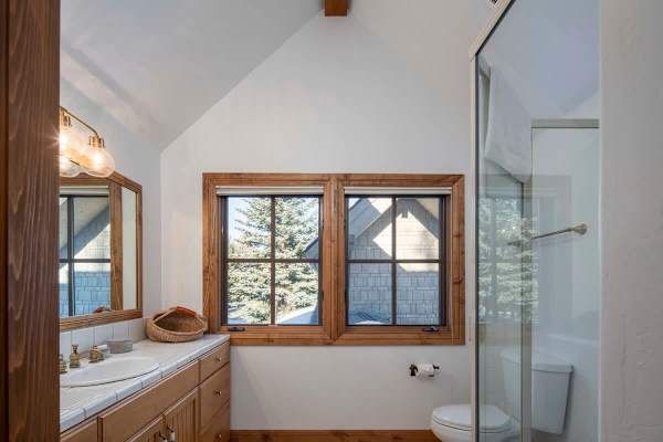 Abode at Bigwood Golf, prime location, hot tub, Sun Valley