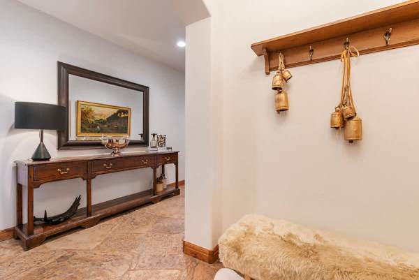 Abode at Bigwood Golf, prime location, hot tub, Sun Valley