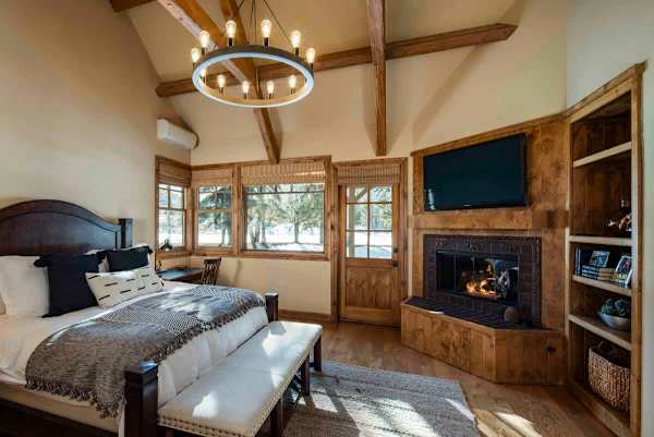 Abode at Bigwood Golf, prime location, hot tub, Sun Valley