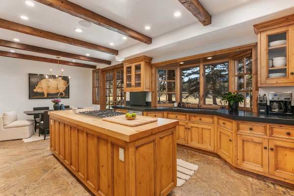 Abode at Bigwood Golf, prime location, hot tub, Sun Valley