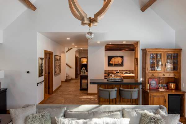 Abode at Bigwood Golf, prime location, hot tub, Sun Valley