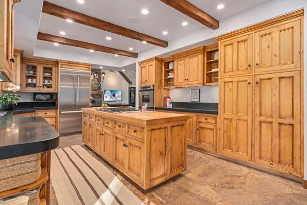 Abode at Bigwood Golf, prime location, hot tub, Sun Valley